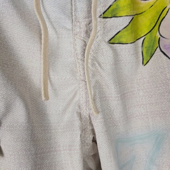 TRUE RELIGION- Mens Size 32 Swim Board Shorts Paradise Floral 10” Inseam - Picture 3 of 10